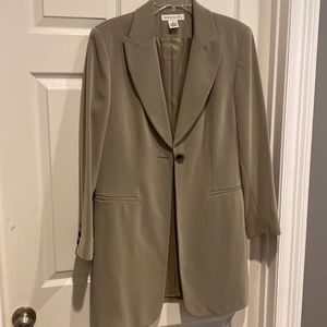 Pursuits jacket - 33” long. Sz 12. No flaws